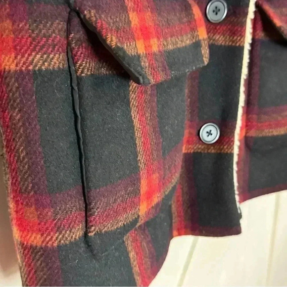 The Gap plaid jacket with warm fleece lining   
Women's size medium - Picture 4 of 7